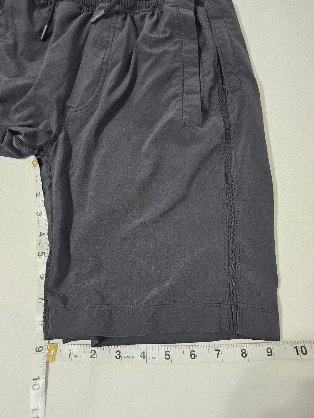 Lululemon Men’s Black Drawstring Athletic Training Shorts Size Medium